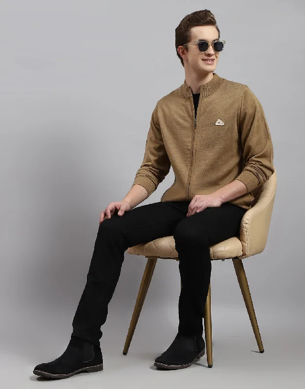Best clothing deals of the season – Shop now and enjoy big savings. Men Brown Solid Stand Collar Full Sleeve Pullover Best clothing deals of the season – Shop now and enjoy big savings. Men Brown Solid Stand Collar Full Sleeve Pullover