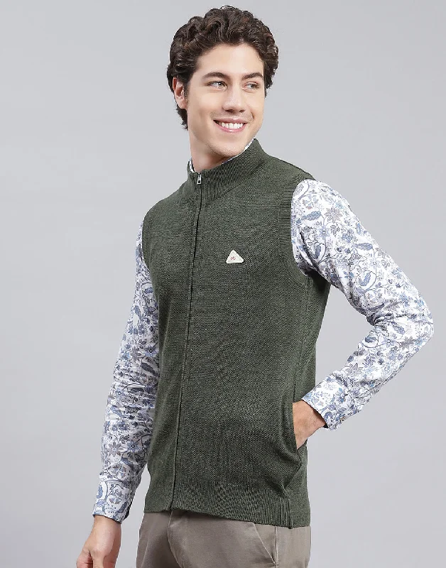 Save on top-selling fashion styles – Big discounts on men’s clothing.  Men Green Solid Stand Collar Sleeveless Sweater
