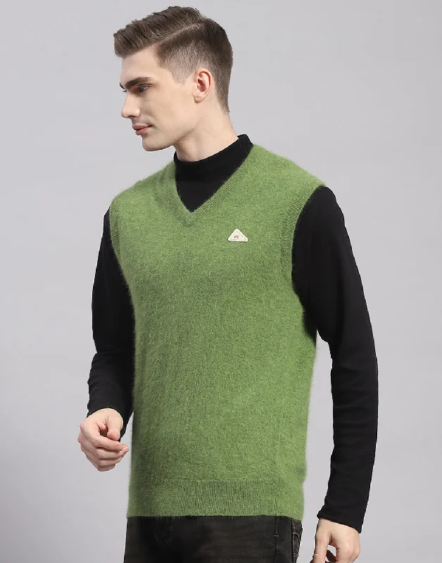 Shop the latest styles in men’s fashion – don’t miss out on these deals! Men Green Solid V Neck Sleeveless Sweater Shop the latest styles in men’s fashion – don’t miss out on these deals! Men Green Solid V Neck Sleeveless Sweater
