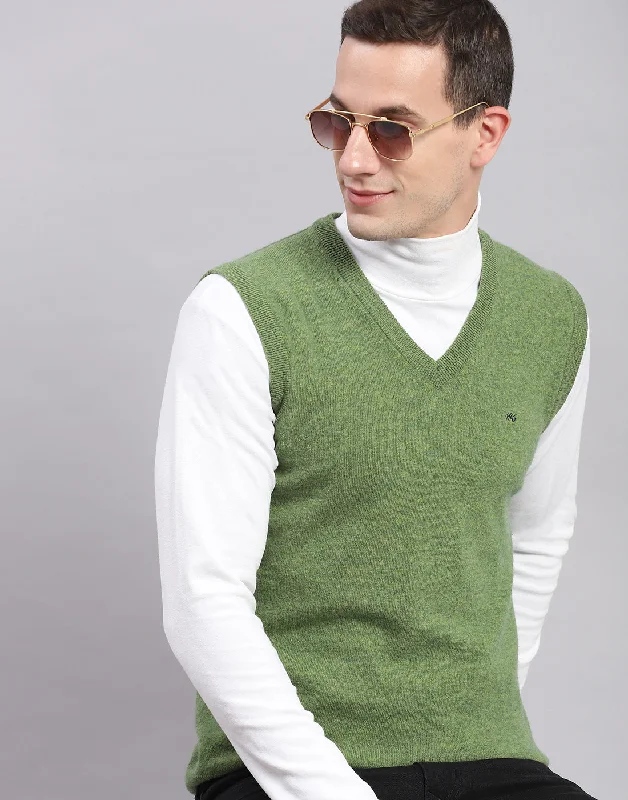 Shop the latest seasonal clothing sale – Big savings on stylish outfits. Men Green Solid V Neck Sleeveless Sweaters/Pullovers Shop the latest seasonal clothing sale – Big savings on stylish outfits. Men Green Solid V Neck Sleeveless Sweaters/Pullovers
