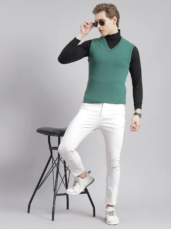 Get the latest trends in men’s clothing – huge savings inside. Men Green Solid V Neck Sleeveless Sweaters/Pullovers Get the latest trends in men’s clothing – huge savings inside. Men Green Solid V Neck Sleeveless Sweaters/Pullovers