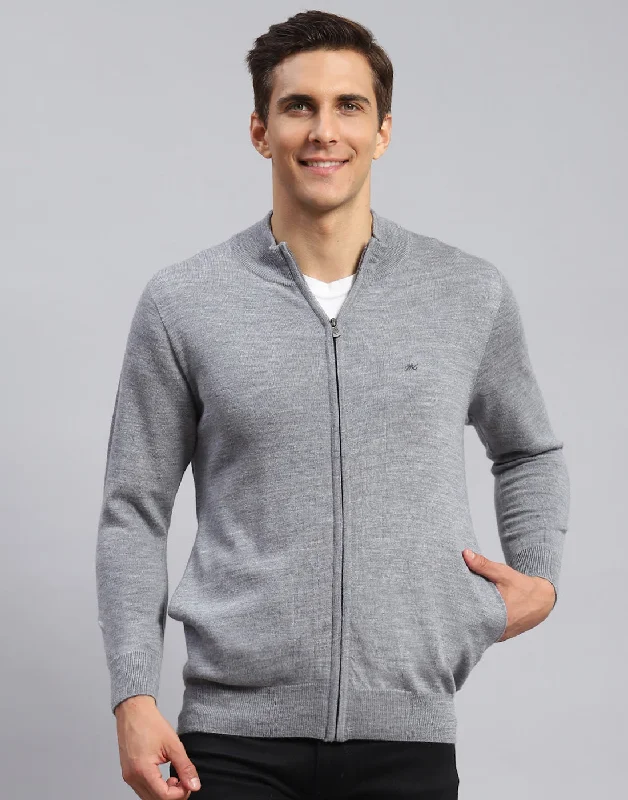 Men’s wardrobe essentials now at unbeatable prices. Men Grey Solid Stand Collar Full Sleeve Pullover Men’s wardrobe essentials now at unbeatable prices. Men Grey Solid Stand Collar Full Sleeve Pullover