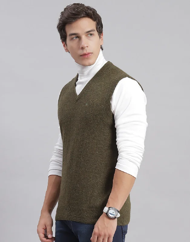 Seasonal discounts on stylish clothes – Perfect for any occasion! Men Olive Solid V Neck Sleeveless Sweater Seasonal discounts on stylish clothes – Perfect for any occasion! Men Olive Solid V Neck Sleeveless Sweater