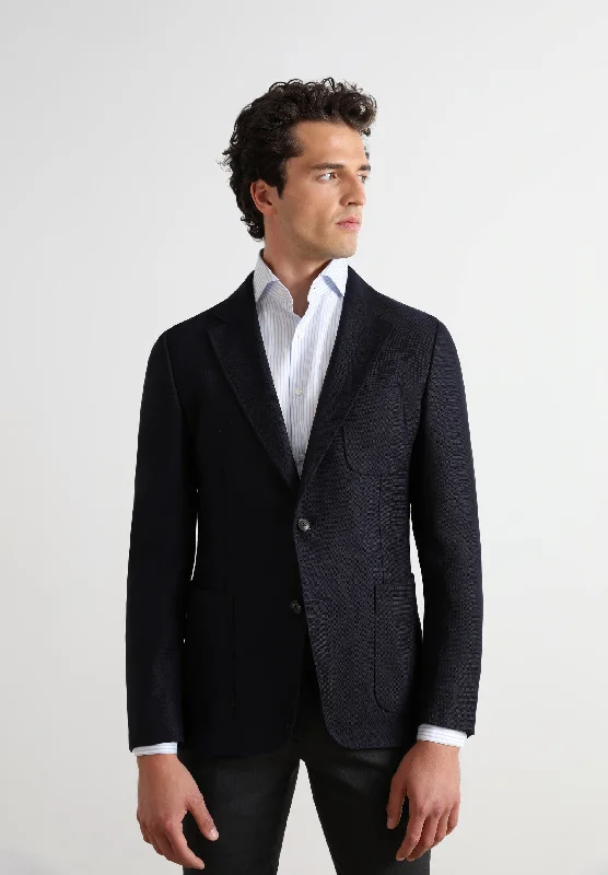Seasonal clearance – Save on all clothing essentials this weekend.  BLAZER DE LÃ COM ESTRUTURA