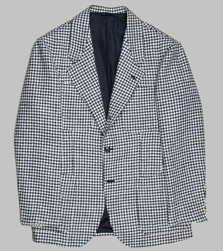 Shop stylish men’s clothing and enjoy amazing discounts. Dalcuore Single Breasted Jacket Houndstooth Shop stylish men’s clothing and enjoy amazing discounts. Dalcuore Single Breasted Jacket Houndstooth