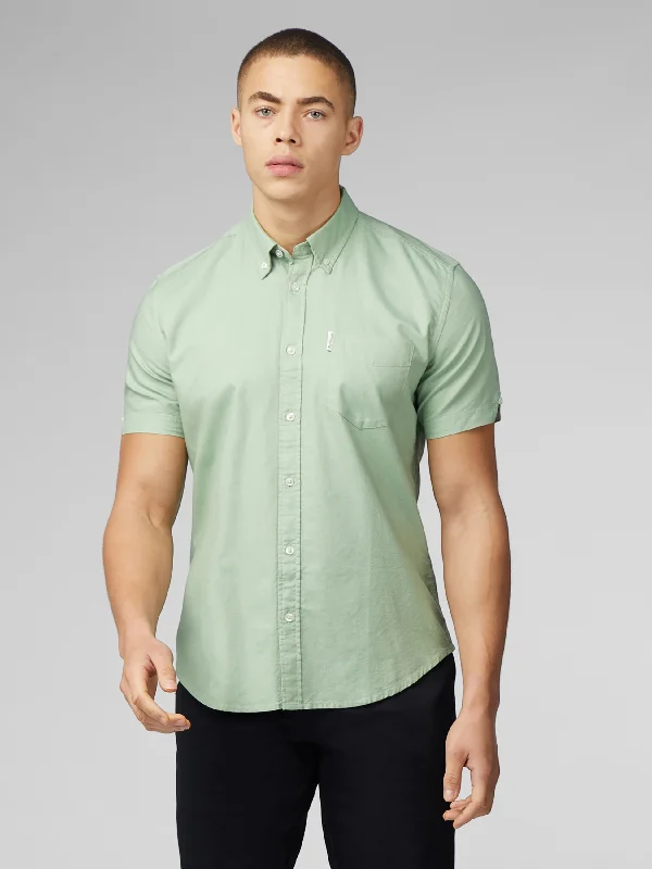 Grab your favorites before they’re gone – men’s clothing at great prices. Signature Short Sleeve Oxford Shirt - Grass Green Grab your favorites before they’re gone – men’s clothing at great prices. Signature Short Sleeve Oxford Shirt - Grass Green